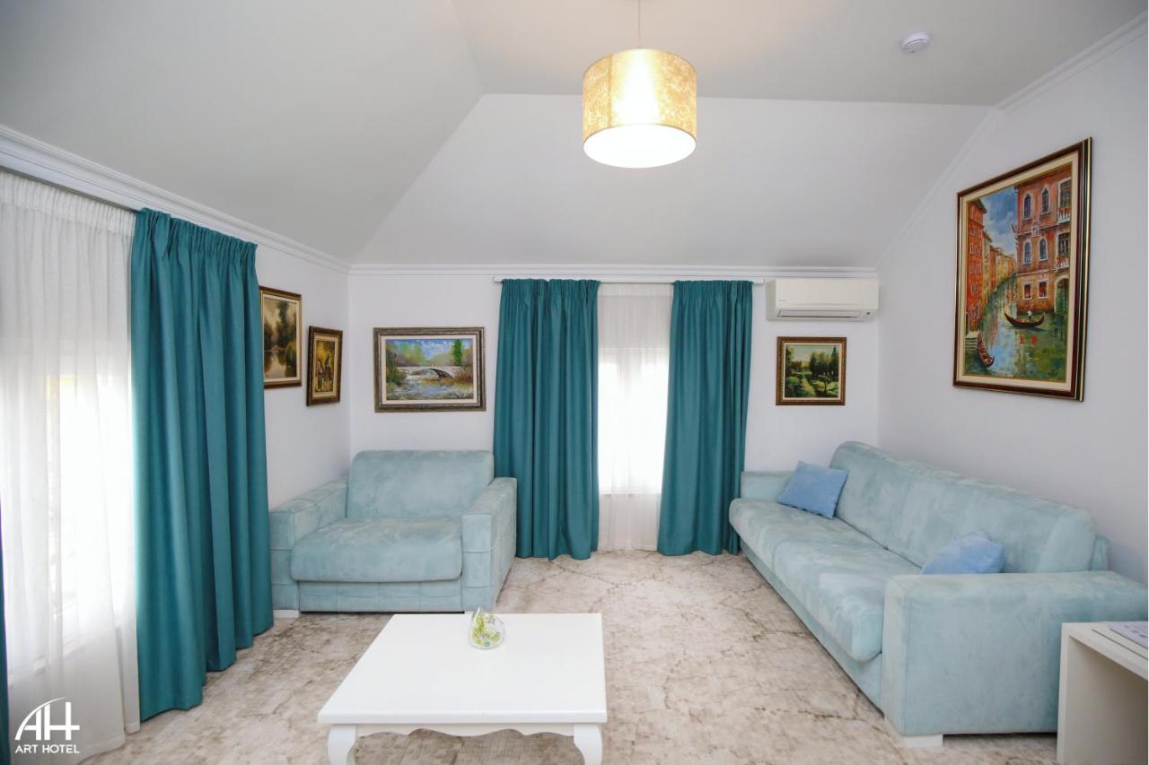 Art Hotel Tiranë Ngoại thất bức ảnh