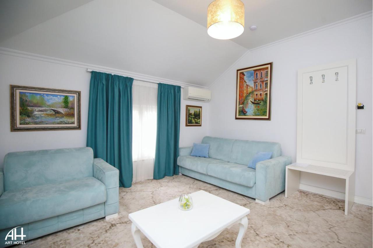 Art Hotel Tiranë Ngoại thất bức ảnh