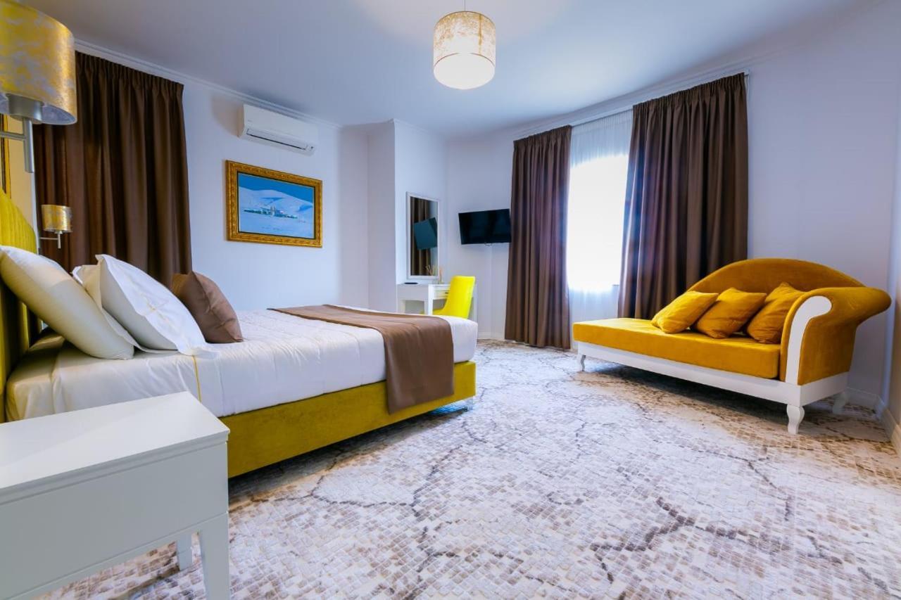 Art Hotel Tiranë Ngoại thất bức ảnh